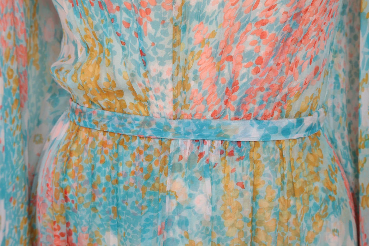 Chanel Alta Costura Vestido de gasa de seda estampada, circa 1970 Gris