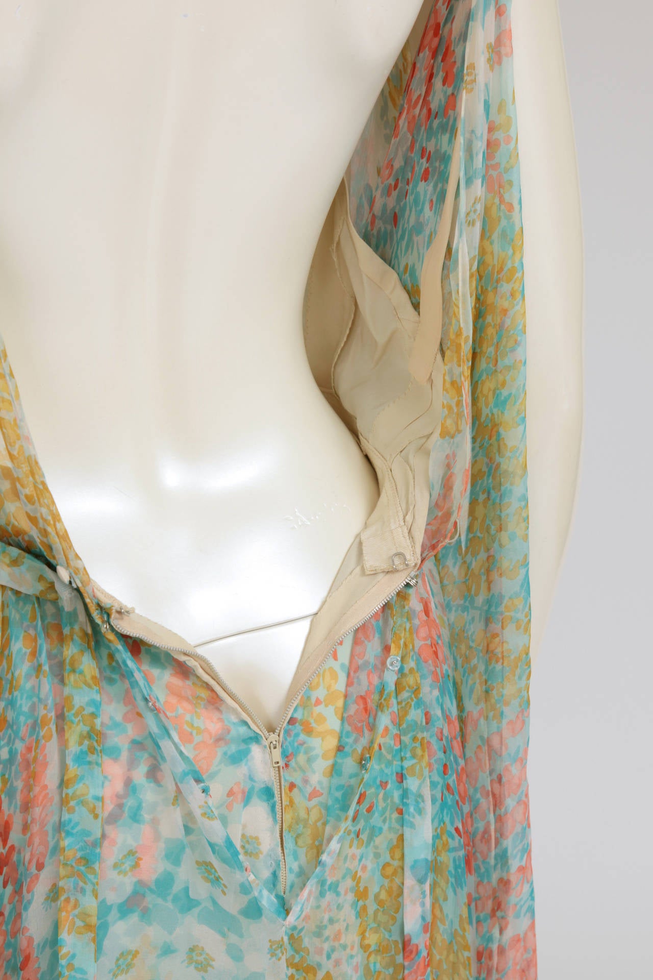 Chanel Alta Costura Vestido de gasa de seda estampada, circa 1970 3