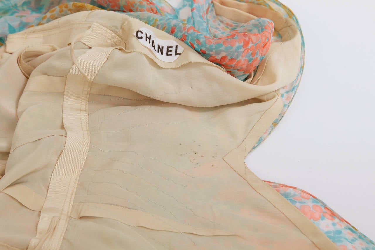 Chanel Alta Costura Vestido de gasa de seda estampada, circa 1970 4