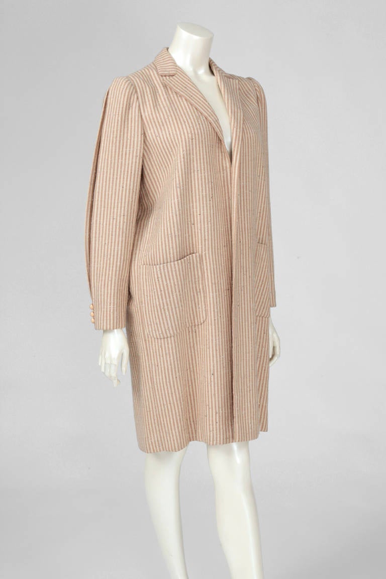 Early 90's Valentino haute couture wool and silk open coat. With its straight tailored cut and the sharp details at the sleeves and at the back, this coat has a very contemporary look, with a Céline Phoebe Philo touch. Open front with no buttons.