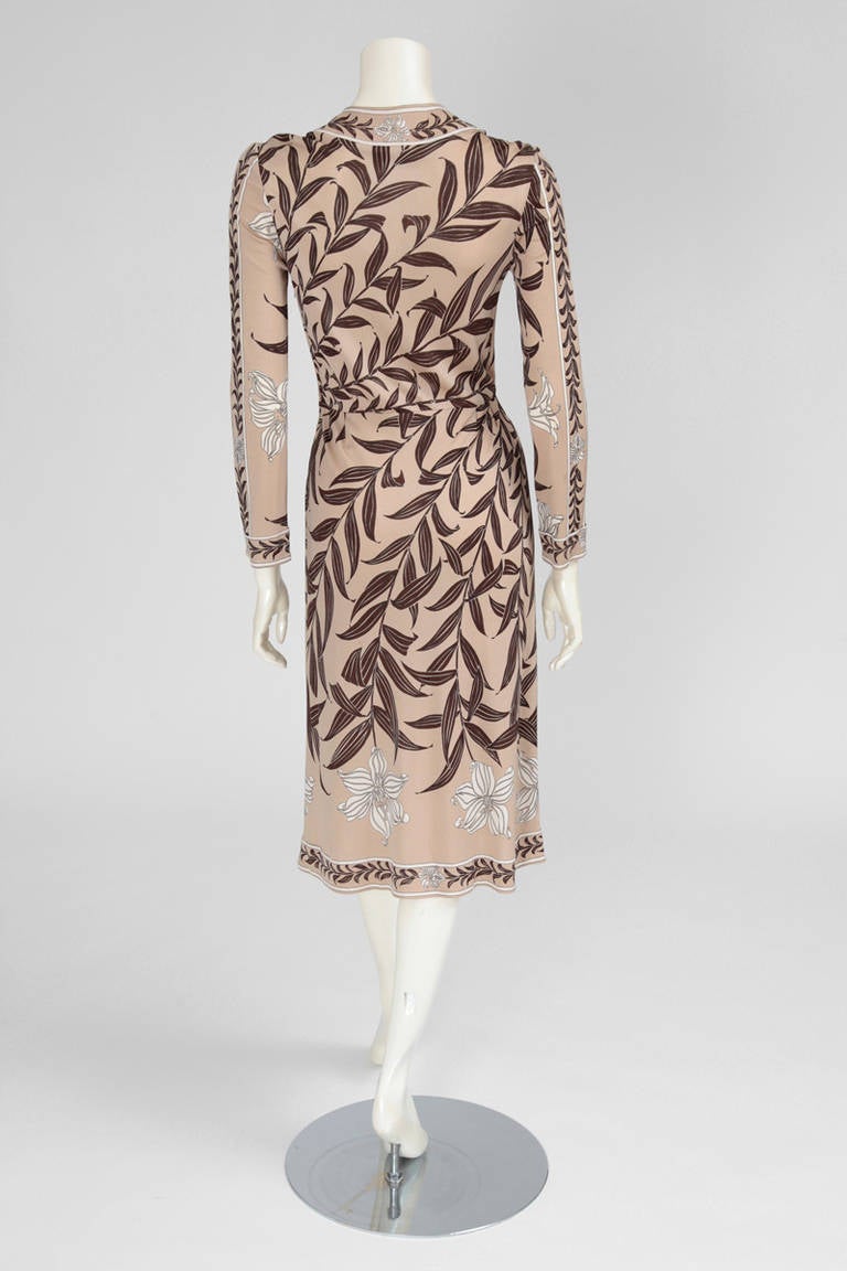 Emilio Pucci Bedrucktes Kleid aus Seidenjersey im Zustand „Hervorragend“ im Angebot in Geneva, CH
