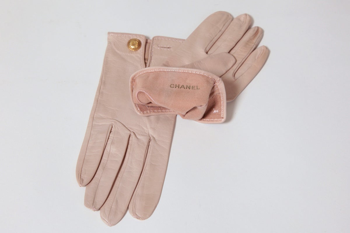 Chanel Leather Gloves In New Condition In Geneva, CH