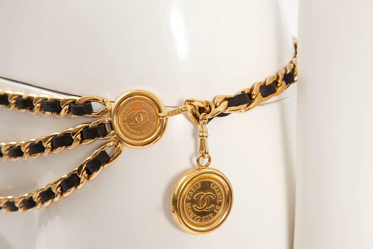 Chanel Goldtone & Leather Medallion Link Chain Belt In Excellent Condition In Geneva, CH