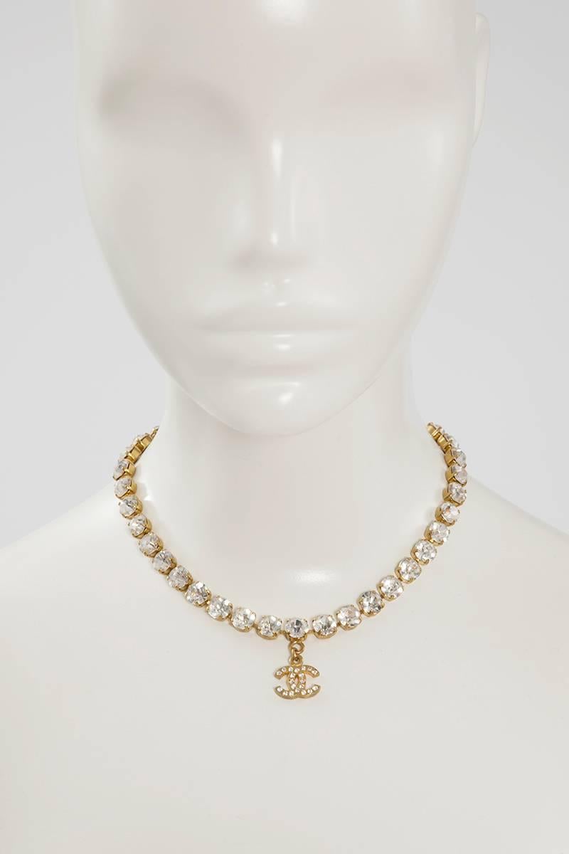 This 90’s Chanel faux diamond gold riviere necklace is embellished with one CC logo pendant charm. We believe it's the perfect finishing touch for any glamorous look.

Dimensions : 
Overall length (hook to eye) approx. 38 cm (15 inches)
Overall