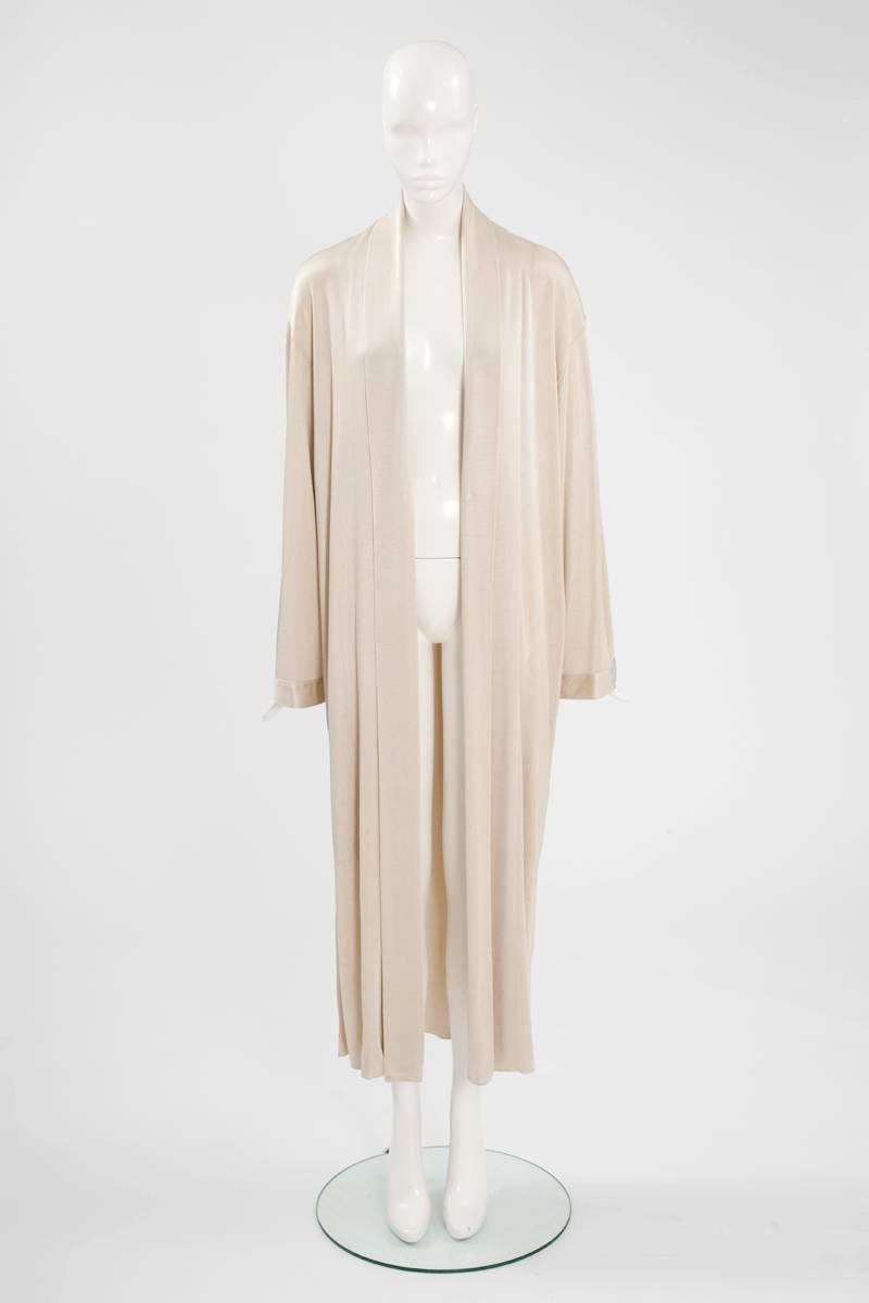 From the iconic 1986 Spring-Summer collection, this vintage Alaia sand knit maxi cardigan-coat features two side pockets. Labelled a size M.

Fits approx. : US 6-10 / FR 38-42  

Measurements (taken flat) :  
Width (armpit to armpit) approx. 57