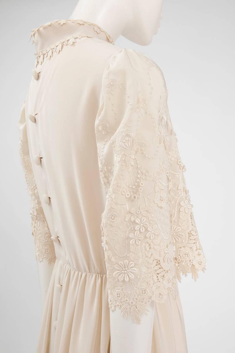 Pierre Balmain Haute Couture Kleid aus Seide und Guipure, um 1970 im Angebot 2