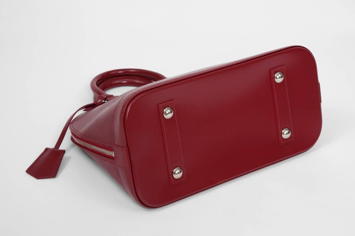 Nearly New Louis Vuitton Alma Handbag  2
