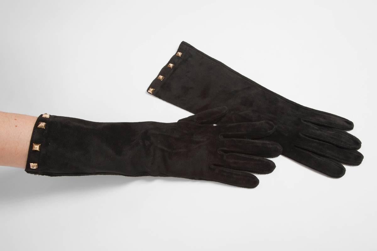Yves Saint Laurent New Studded Suede Gloves  In New Condition For Sale In Geneva, CH