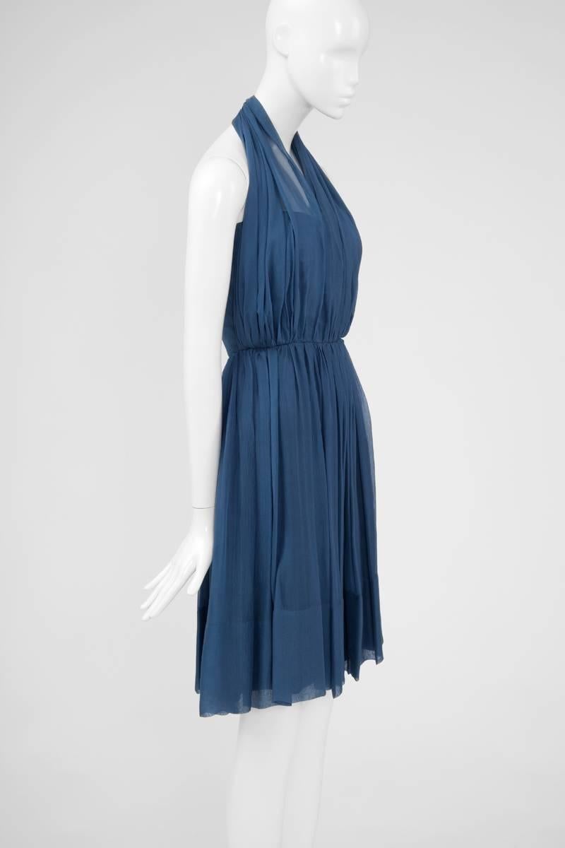 Seiden-Chiffon-Kleid mit Neckholder aus den 1960er Jahren (Blau) im Angebot