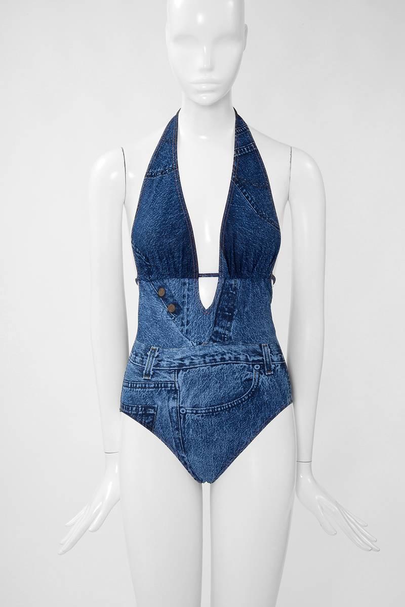 From the unmissable early 2000 John Galliano for Christian Dior collections, this sexy “trompe l’oeil” denim swimsuit will definitely provoke a head-spinning effect ! Labelled French 40 (US 8), this piece runs a little bit small to size. Matching