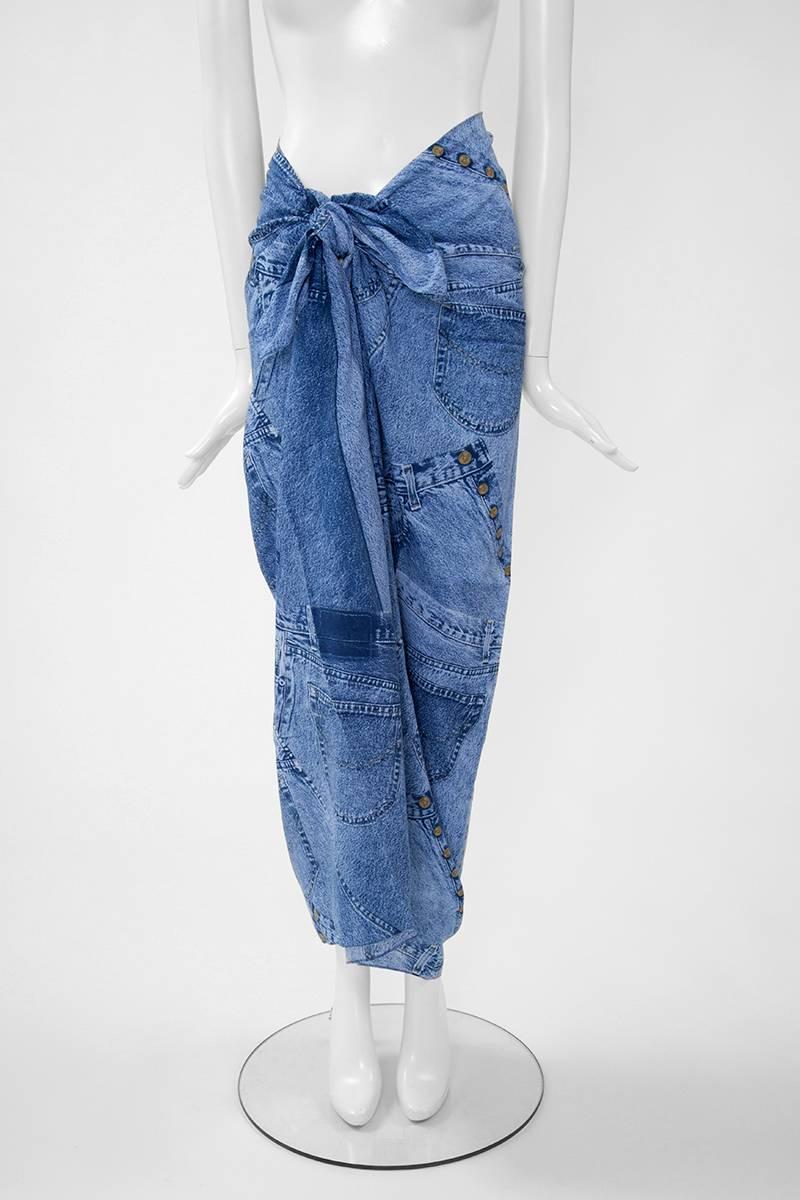 From the unmissable early 2000 John Galliano for Christian Dior collections, this large cotton pareo/sarong features a “trompe l’oeil” denim. One size fits all. Matching swimsuit also available (see picture 5). 

Dimensions : approx. 144 x 117.2 cm