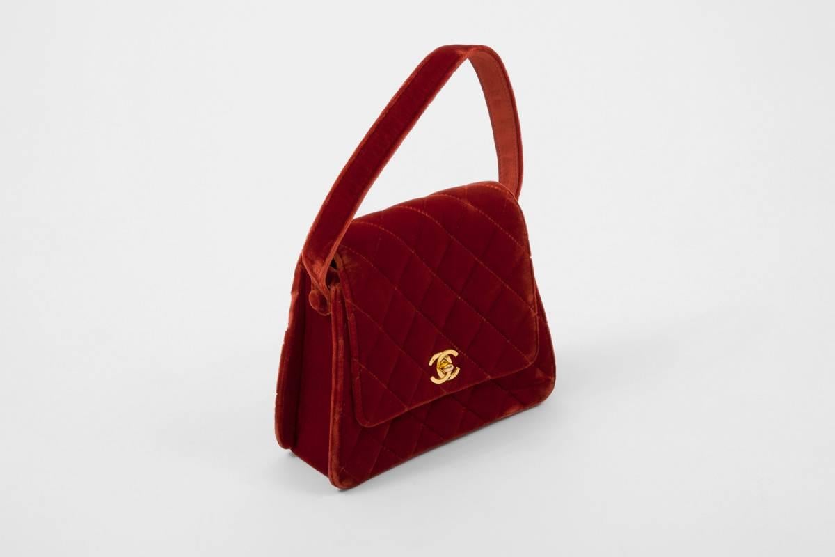 Chanel Tasche mit gestepptem Griff oben aus Samt (Rot)