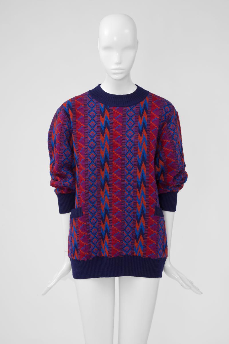 Yves Saint Laurent Laufstegpullover und Schal aus Wolle, Herbst-Winter 1982-1983  (Violett) im Angebot