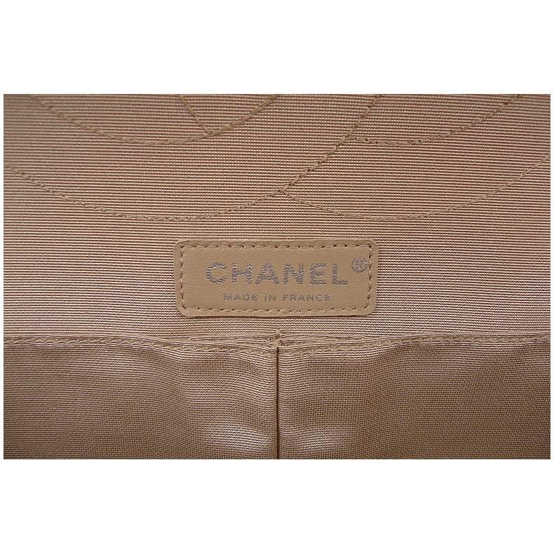 Chanel Black Lambskin Unlimited Maxi Jumbo Reissue Double Flap Shoulder Bag For Sale 2