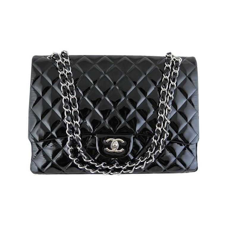 Chanel Maxi Jumbo Black Patent 2.55 Classic Flap Silver Hardware Evening Bag For Sale
