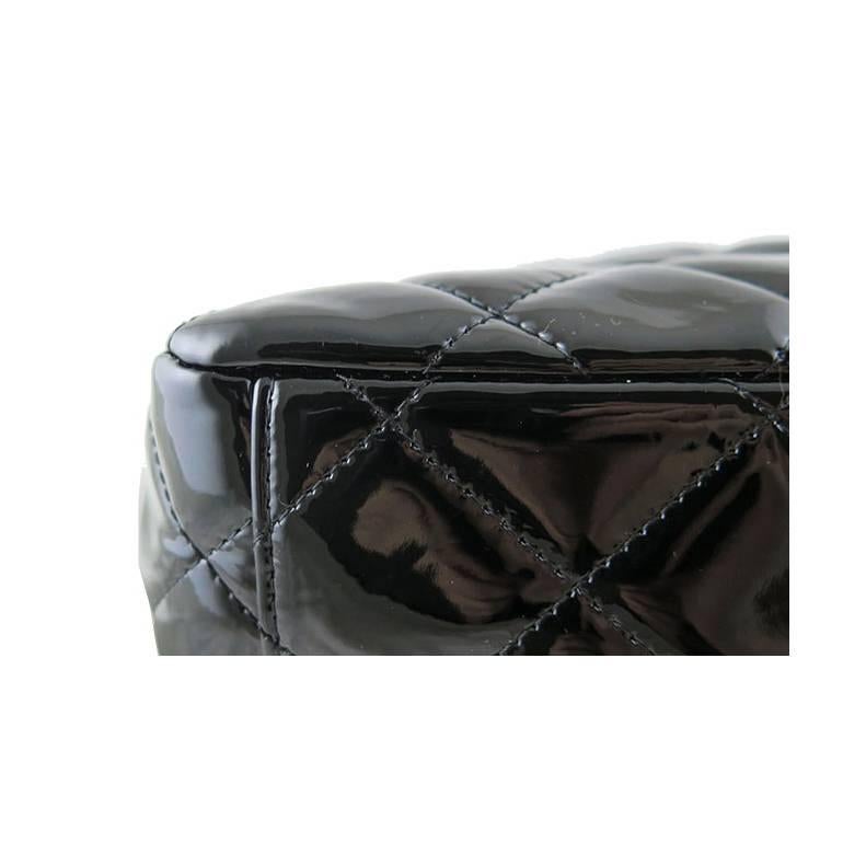 Chanel Maxi Jumbo Black Patent 2.55 Classic Flap Silver Hardware Evening Bag For Sale 3