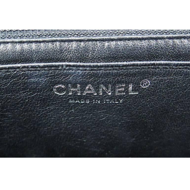 Women's Chanel Maxi Jumbo Black Patent 2.55 Classic Flap Silver Hardware Evening Bag For Sale