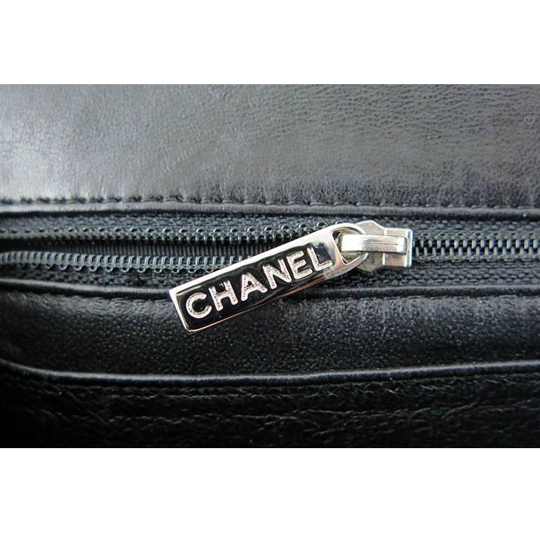 Chanel Maxi Jumbo Black Patent 2.55 Classic Flap Silver Hardware Evening Bag For Sale 1
