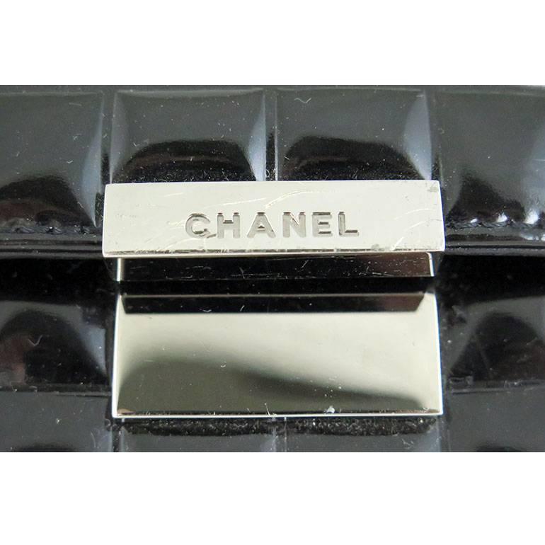 Chanel CC Mirror Black Patent Medium Evening Clutch Bag In Excellent Condition For Sale In Singapore, SG
