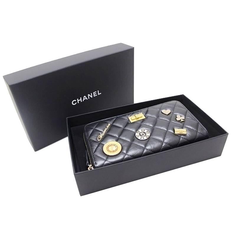 Chanel 2016 Black Casino Lucky Charms Distressed Calfskin Reissue Wallet Purse In Excellent Condition For Sale In Singapore, SG