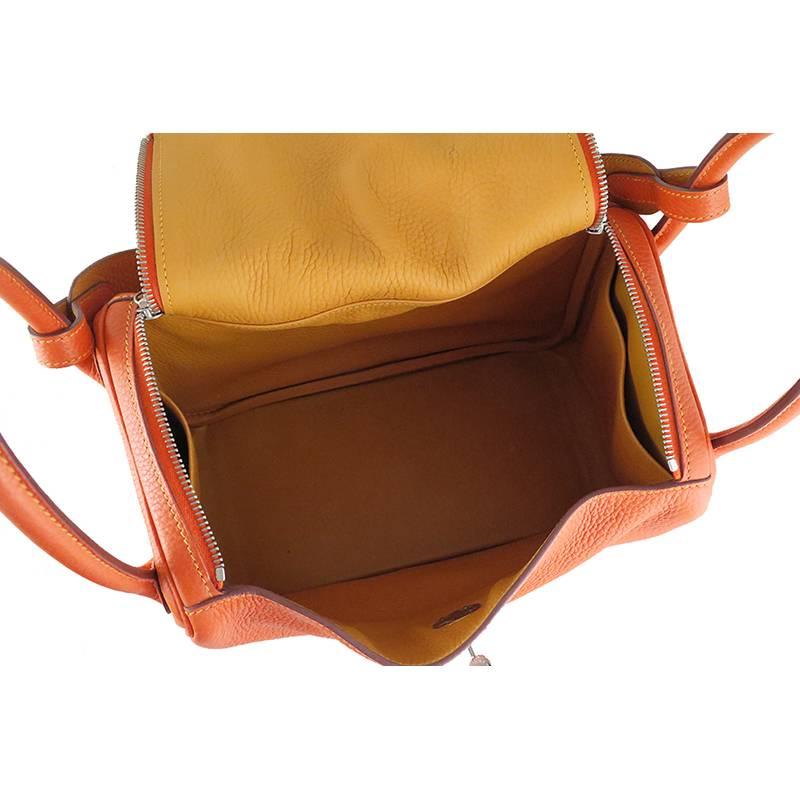 Women's Hermes Lindy 30 Eclat Bicolor Orange Moutard Clemence Leather Bag - RARE For Sale