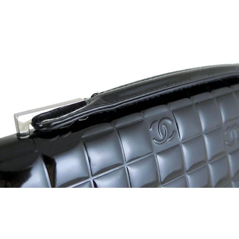 Chanel CC Mirror Black Patent Medium Evening Clutch Bag In Excellent Condition For Sale In Singapore, SG