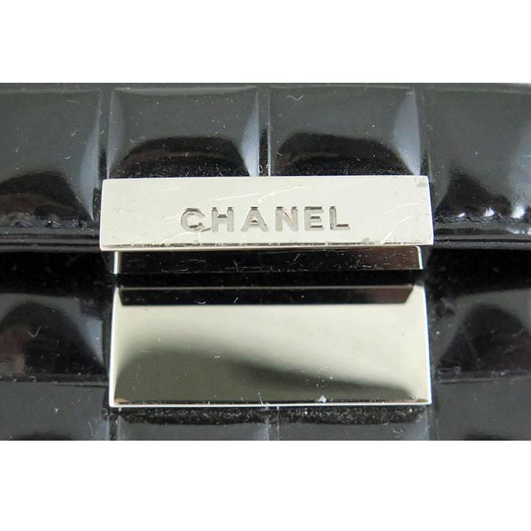 Women's Chanel CC Mirror Black Patent Medium Evening Clutch Bag For Sale