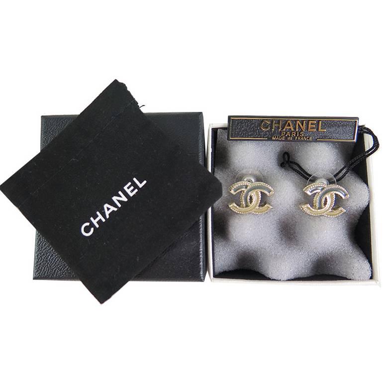 This piece is in excellent condition and comes complete with original Chanel box, dustbag, tag and sponge.