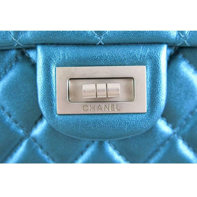 Women's Chanel Jumbo Reissue 226 Metallic Blue Lambskin Evening Bag For Sale