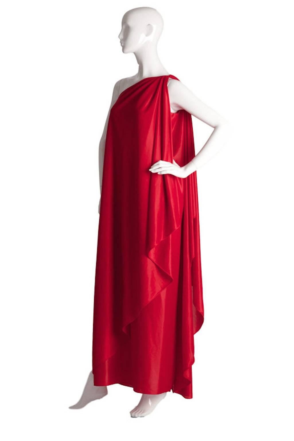 Vintage Halston IV Dorian 1970s one shoulder grecian dress. Made from draped jersey, fastens on the shoulder with hook/eye.

Size UK 10 measuring 18 inches across bust and 58 inches length
