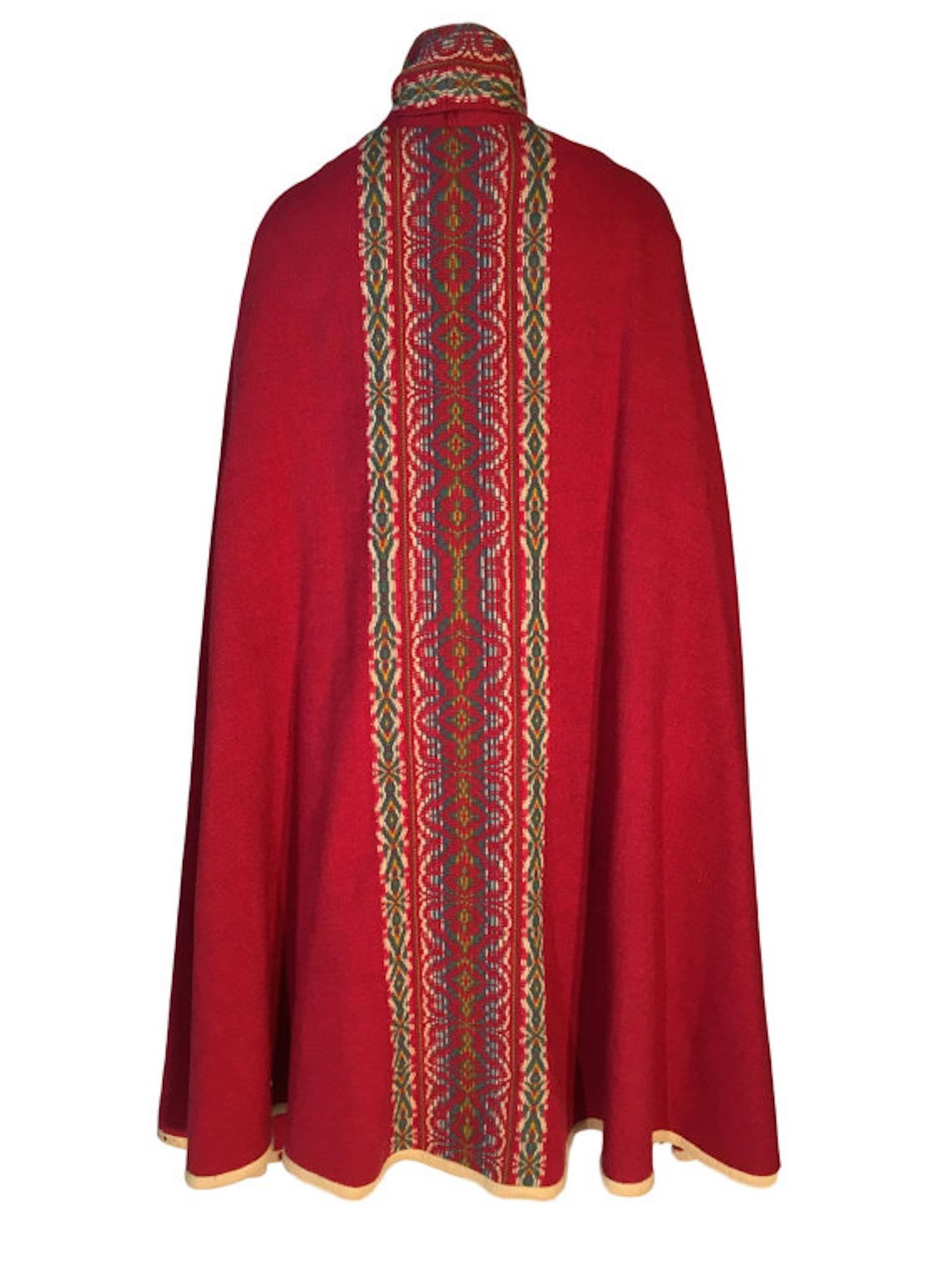 Vintage The Spinning Wheel 1970s Wine Red Wool Woven Scarf Maxi Length Cape In Good Condition For Sale In Portsmouth, Hampshire