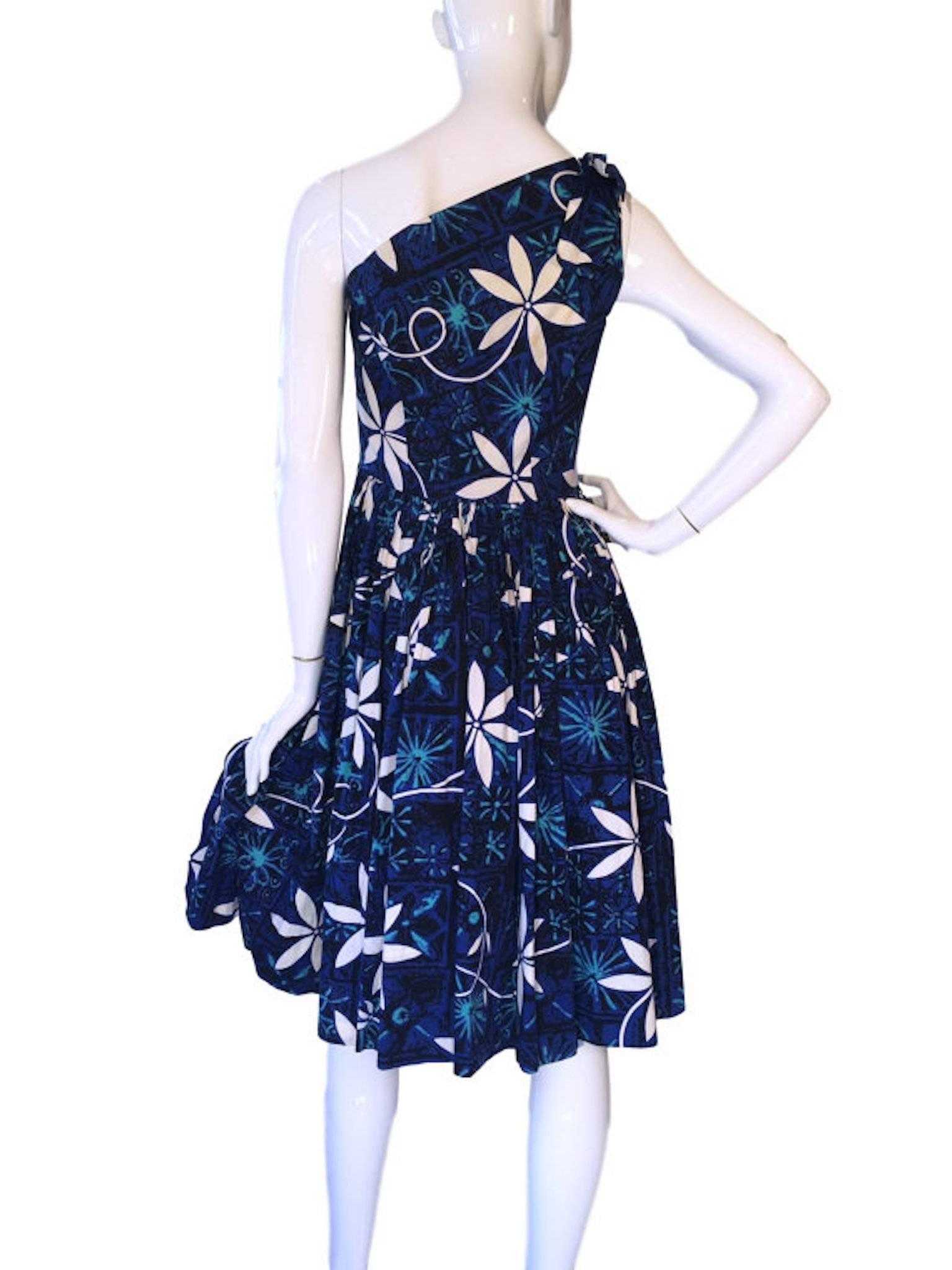 Alfred Shaheen Tiare Tapa print cotton sun dress. From the 1950s a print made famous by Elvis wearing a shirt on the cover of his Blue Hawaii album.

Size UK 8. Measuring 16 inches across bust and 48 inches length
