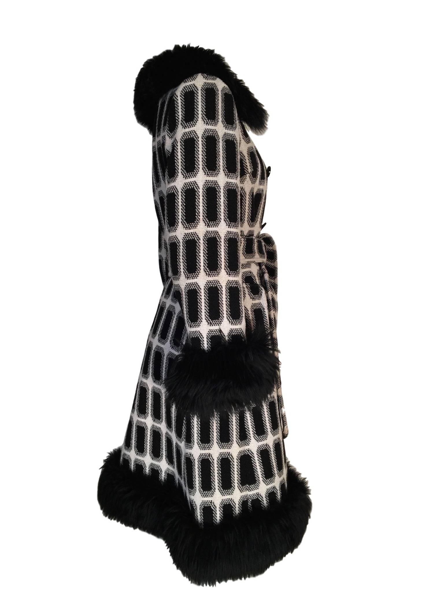 Original 1960s heavily woven cotton black and white geometric design, faux  fur black trim, has original belt, decorative buttons and is lined. 

Size UK 10

Measures 19 inches across bust, 23 inch sleeve length and 42 inches total coat length