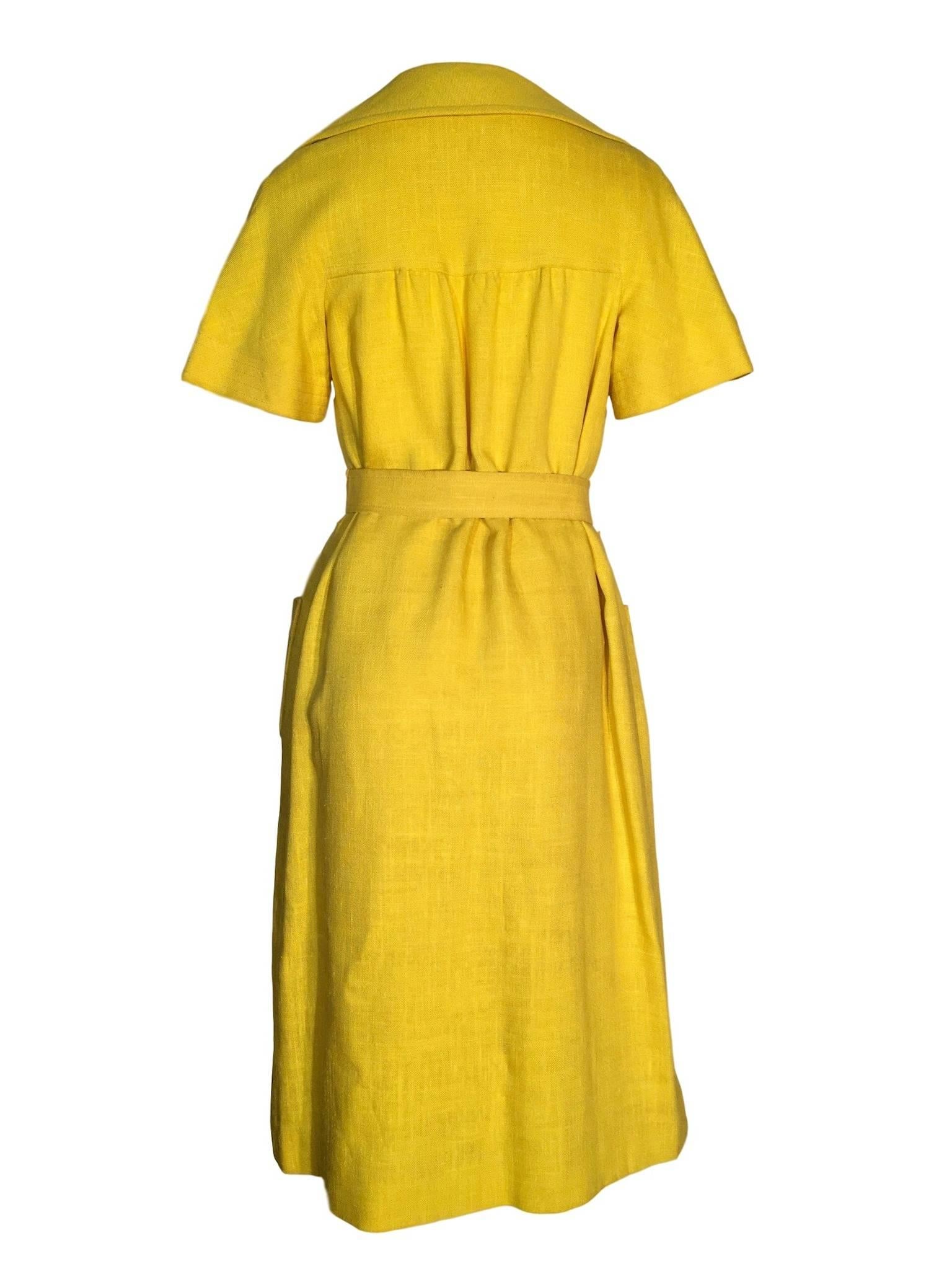 Very chic 1970s woven dress, made from a cotton or blend, By Mansfield for Harrods. Nice thick material, large pockets, button detail and original belt.

Size UK 14 Measures 21 inches across bust and 46 inches length
