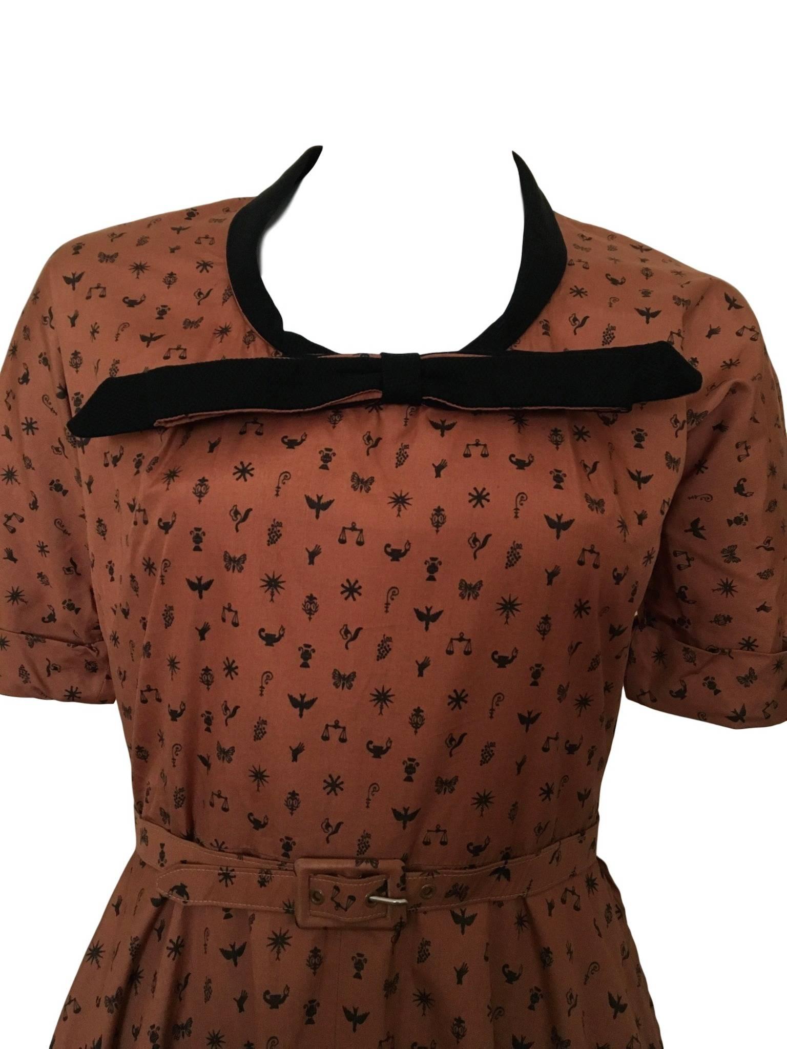 Superb Vintage 1950s Horrockses Cotton Novelty Print Dress Zodiac 10 36 In Excellent Condition In Portsmouth, Hampshire