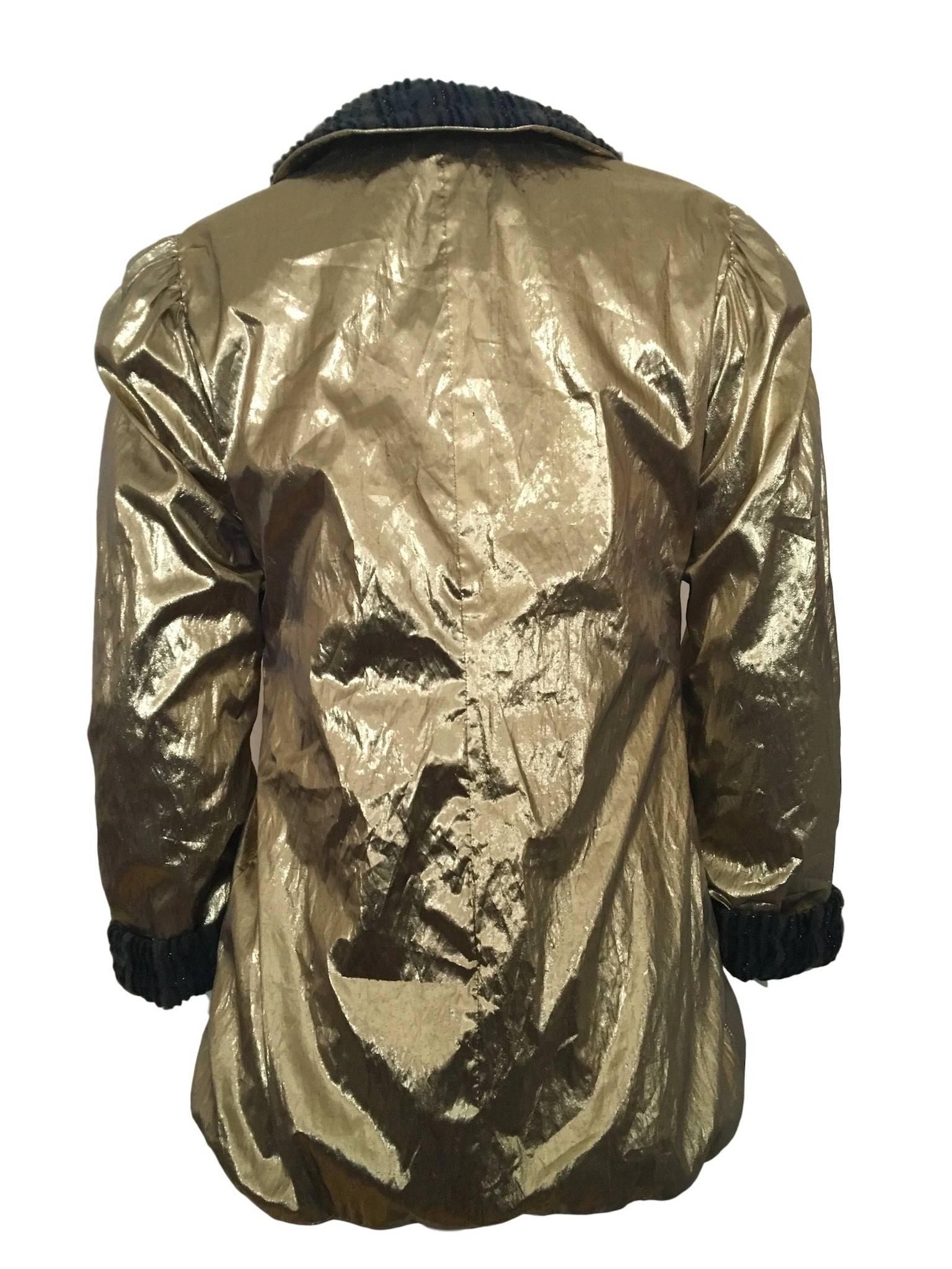 1980s vintage reversible David Butler jacket, gold metallic one side and black textured striped design the other. Great shoulders and collar feature.

Excellent condition However it is missing one button the gold side.

Size UK 10, measures 18