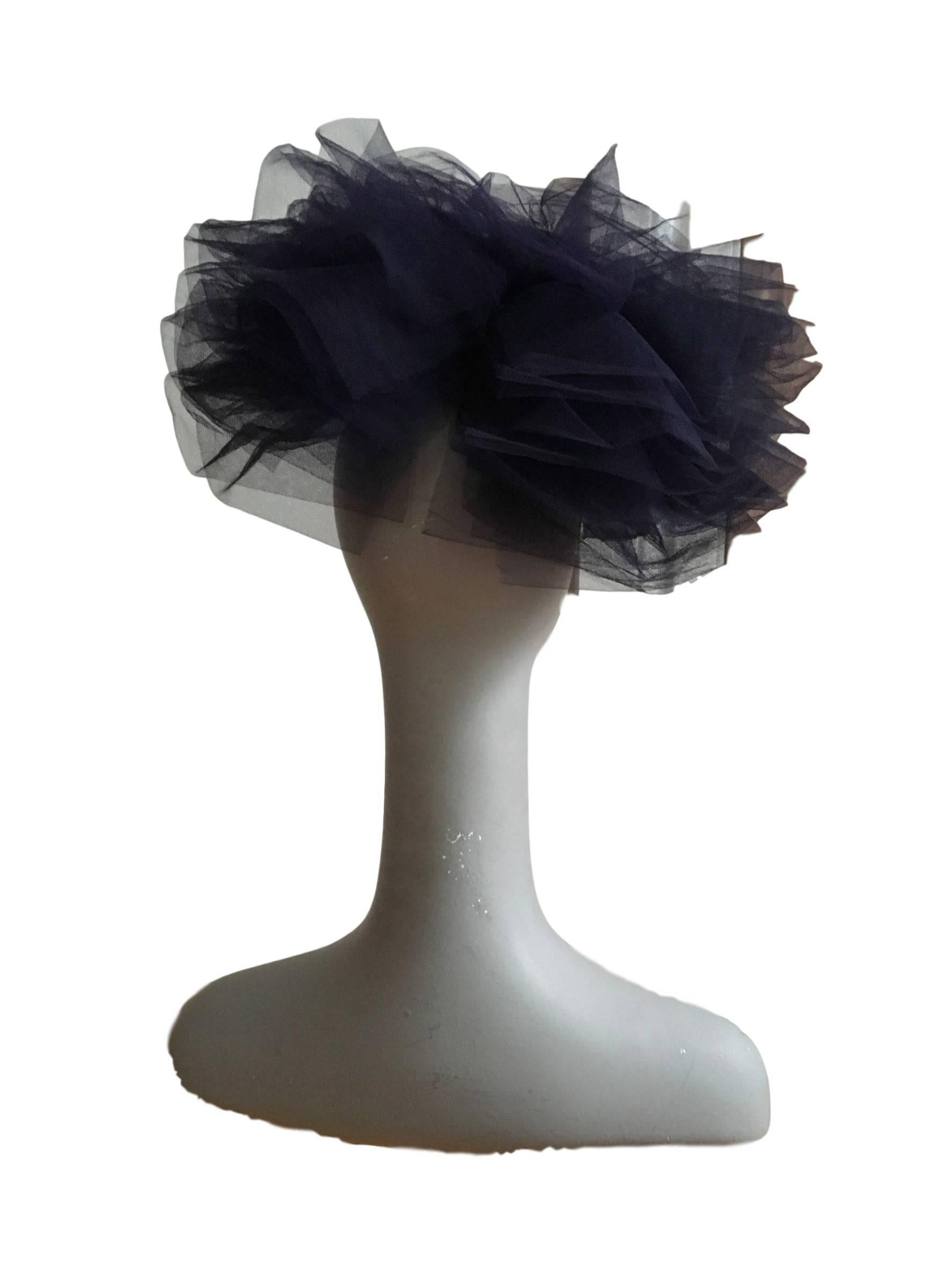 1950s/60s J Marti Marti navy blue layered mesh hat/fascinator, has central crown with comb catch and elasticated chin strap. 

Measures 14 inches across whole hat, crown is 6 x 5 inches, and 8 inches height of whole piece.

In excellent