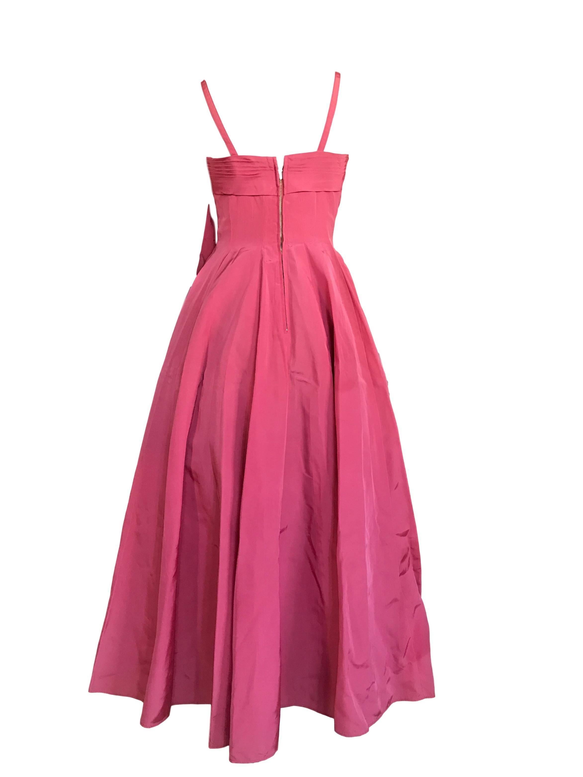 Norman Young late 50s early 1960s pink textured taffeta cocktail dress, boned bodice, metal zip entry and thin shoulder straps, a fabulous and typical mid century occasion dress. 

Excellent condition.

Fits a UK 8/10, measuring laid flat 17.5