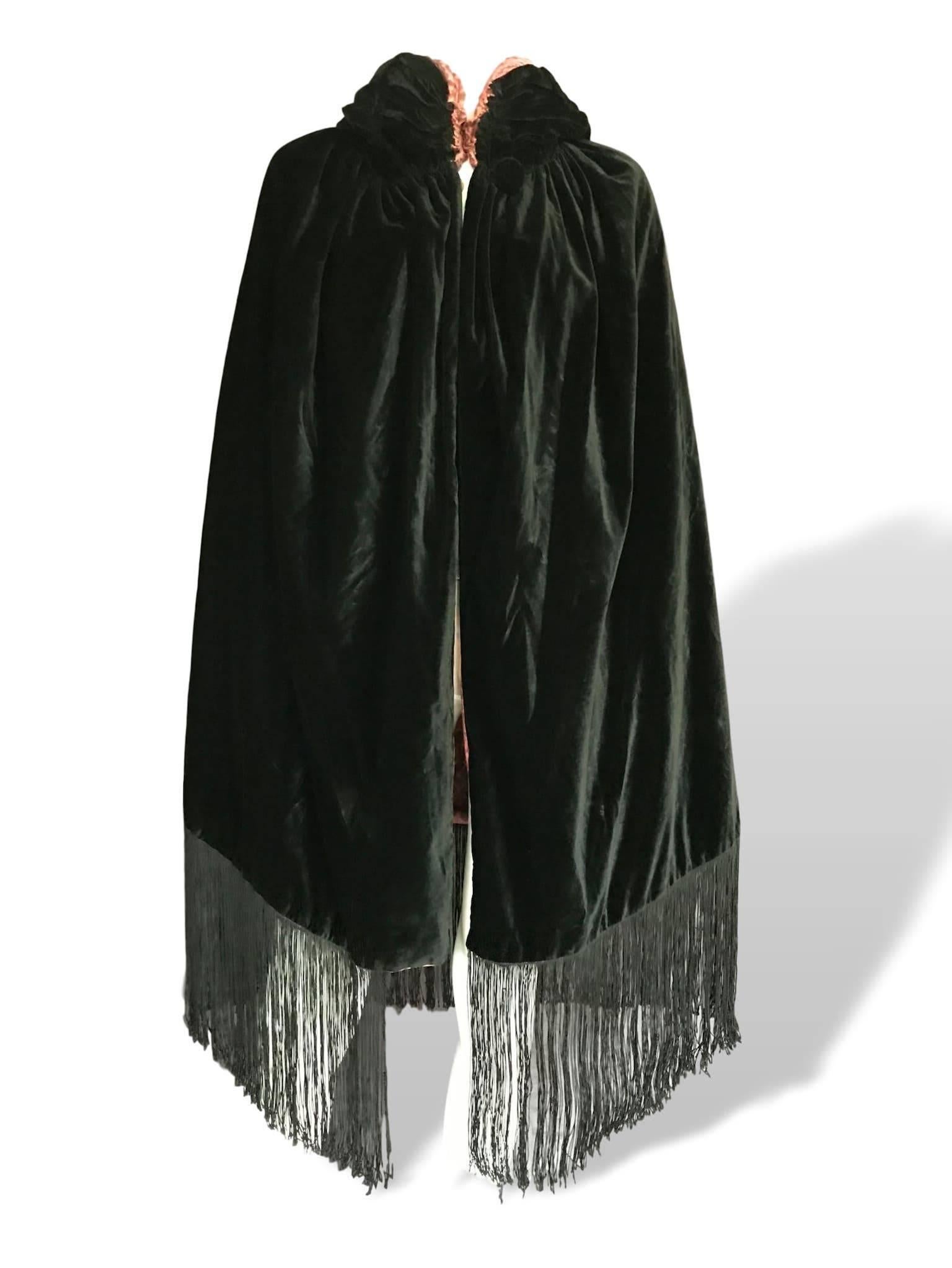 Vintage 1920s Cocoon Cape Reversible Pink Silk Gold Metallic  In Excellent Condition For Sale In Portsmouth, Hampshire
