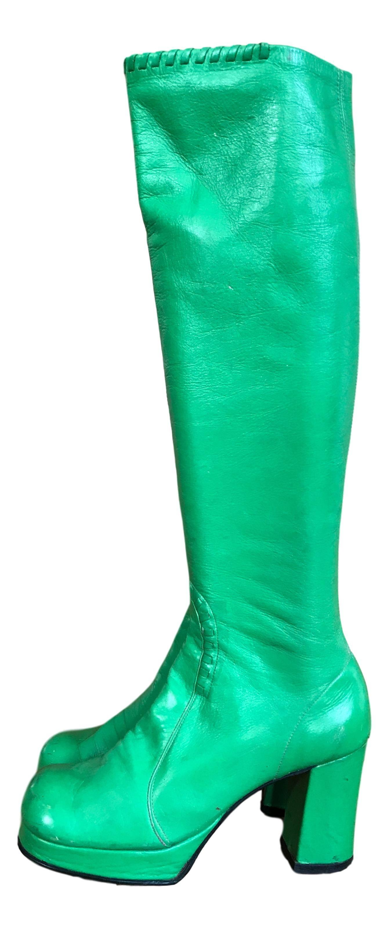 Original 1960s leather knee boots. In a bright green soft real leather. With side fasten and 3 inch block heel. 

Size UK 5 

Excellent condition