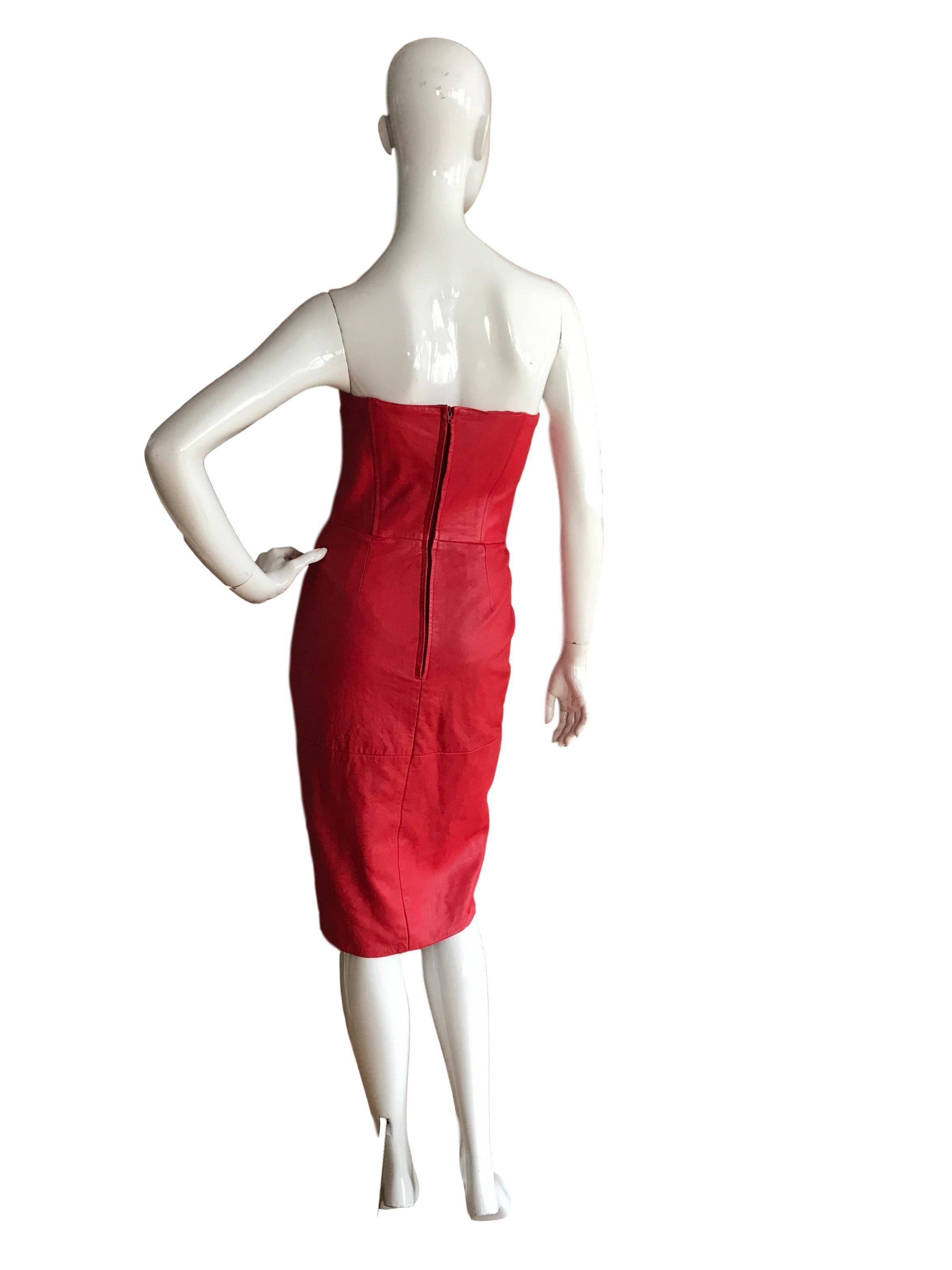 Killer 1980s Travilla red butter soft leather dress, boned bustier with back zip and is lined. 

Measures 36 bust, 28 waist and 32 inches length 

Excellent condition