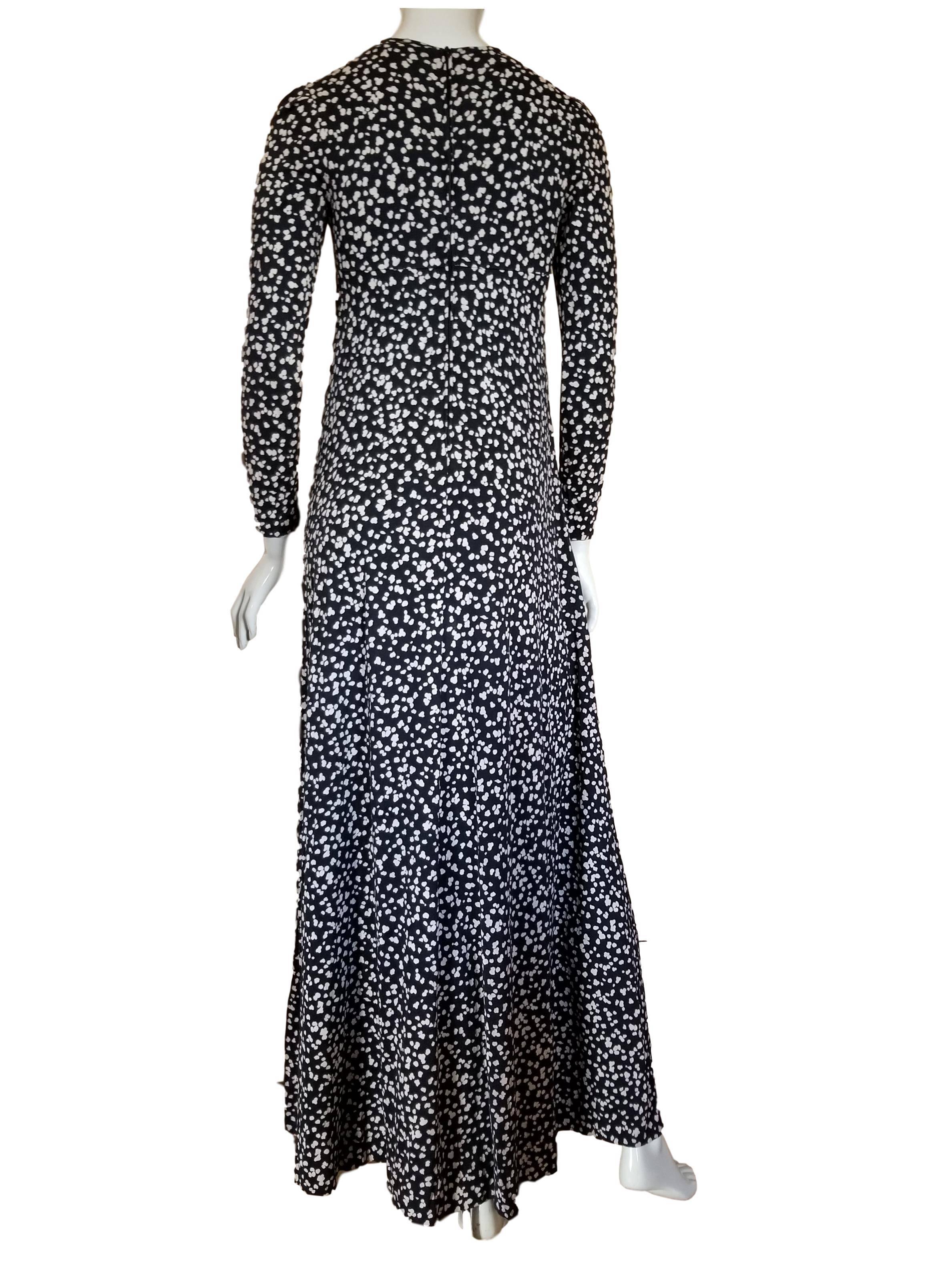 Diane Von Furstenberg 1970s Navy Blue White Cotton Rayon Maxi Dress In Excellent Condition For Sale In Portsmouth, Hampshire