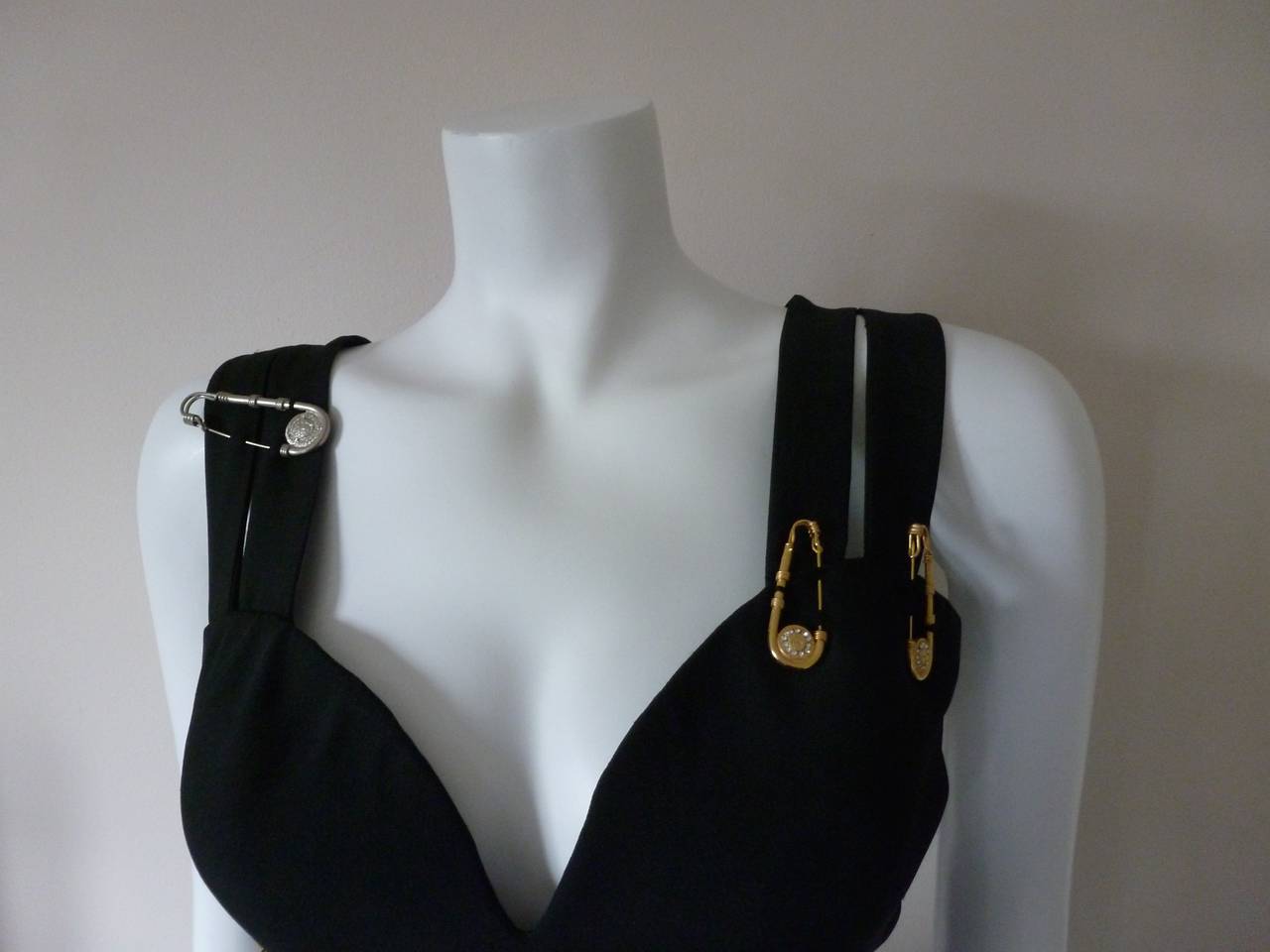 Iconic Gianni Versace Couture Safety Pin Gown Spring 1994 In Excellent Condition In W1, GB