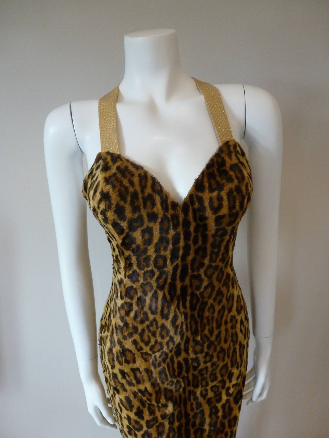 Gianni Versace Couture animal print cotton and silk fur effect gown from the Fall 1994 collection. The gown is fully lined in brown and black animal printed silk.

Marked an Italian 40.

Manufacturer - Alias S.p.a.