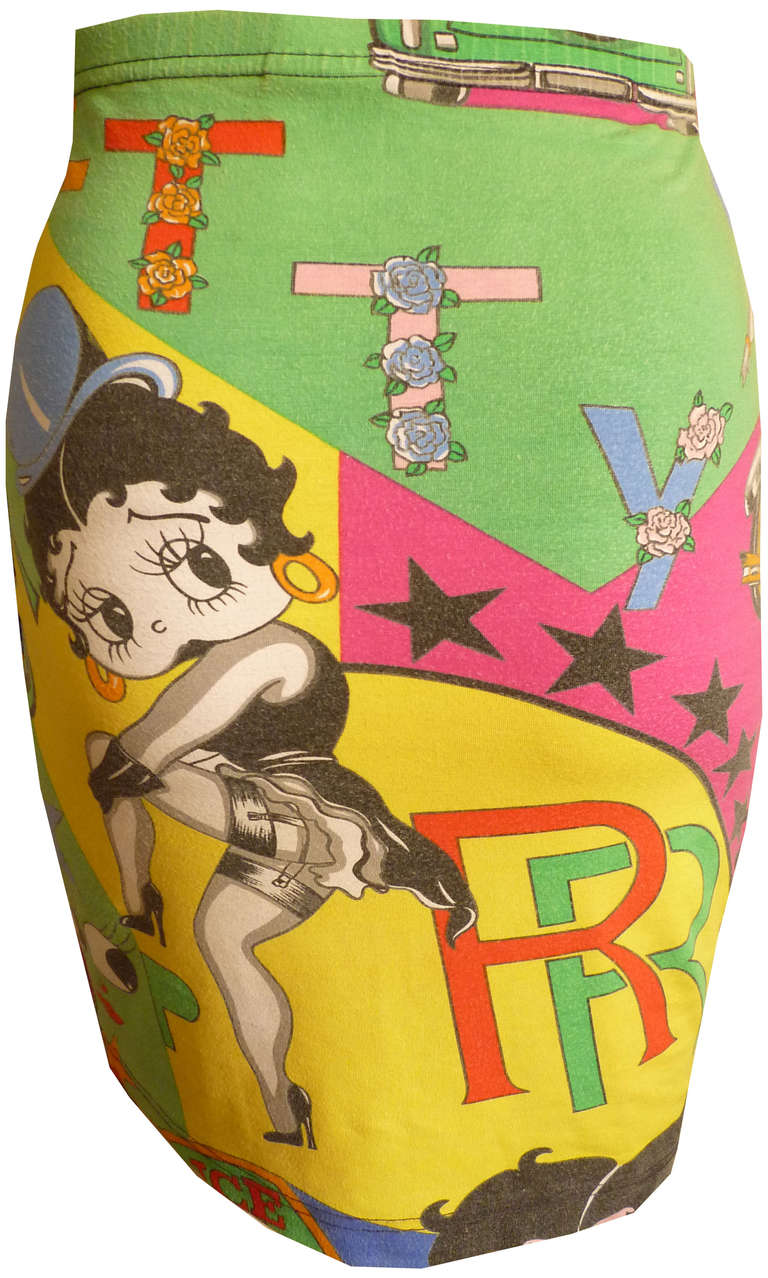 Gianni Versace Betty Boop print cotton stretch skirt from the Autumn/Winter 1991 Versace Jeans Couture collection.

Marked an Italian 44.

Manufacturer - Ittierre S.p.a.