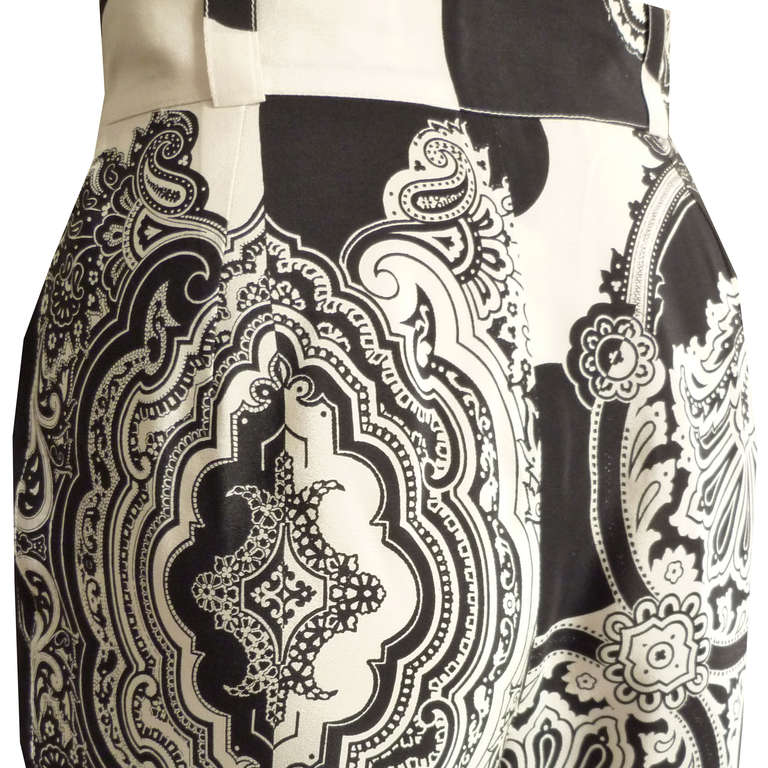 Gianni Versace Pret-a-Porter black and white polka dot with Baroque silk printed pant from the Spring/Summer 1991 Pop-Art collection.

Marked an Italian 40.

Manufacturer - Alias S.p.a.

Fabric content - 100% silk