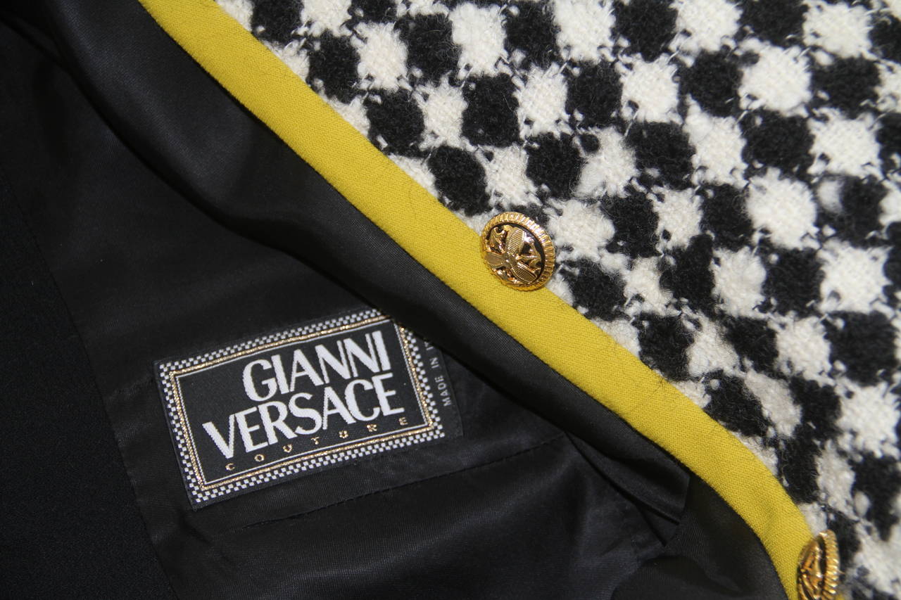 Iconic Gianni Versace optical checked wool boucle jacket, with contrast optical printed pockets and sleeve inserts from the Fall 1991 collection.

Marked an Italian 40.

Manufacturer - Alias S.p.a.

Fabric content - 88% wool / 1% nylon / 11%