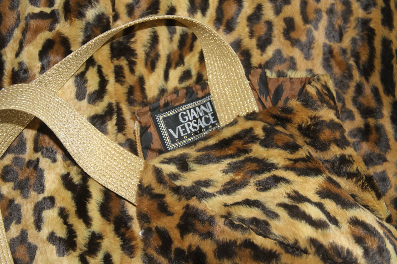 Museum quality and iconic Gianni Versace animal print fur effect velvet evening gown from the Fall 1994 collection.

The dress is fully lined in leopard printed silk.

Marked an Italian size 40.

Manufacturer - Alias S.p.a.

Fabric content -