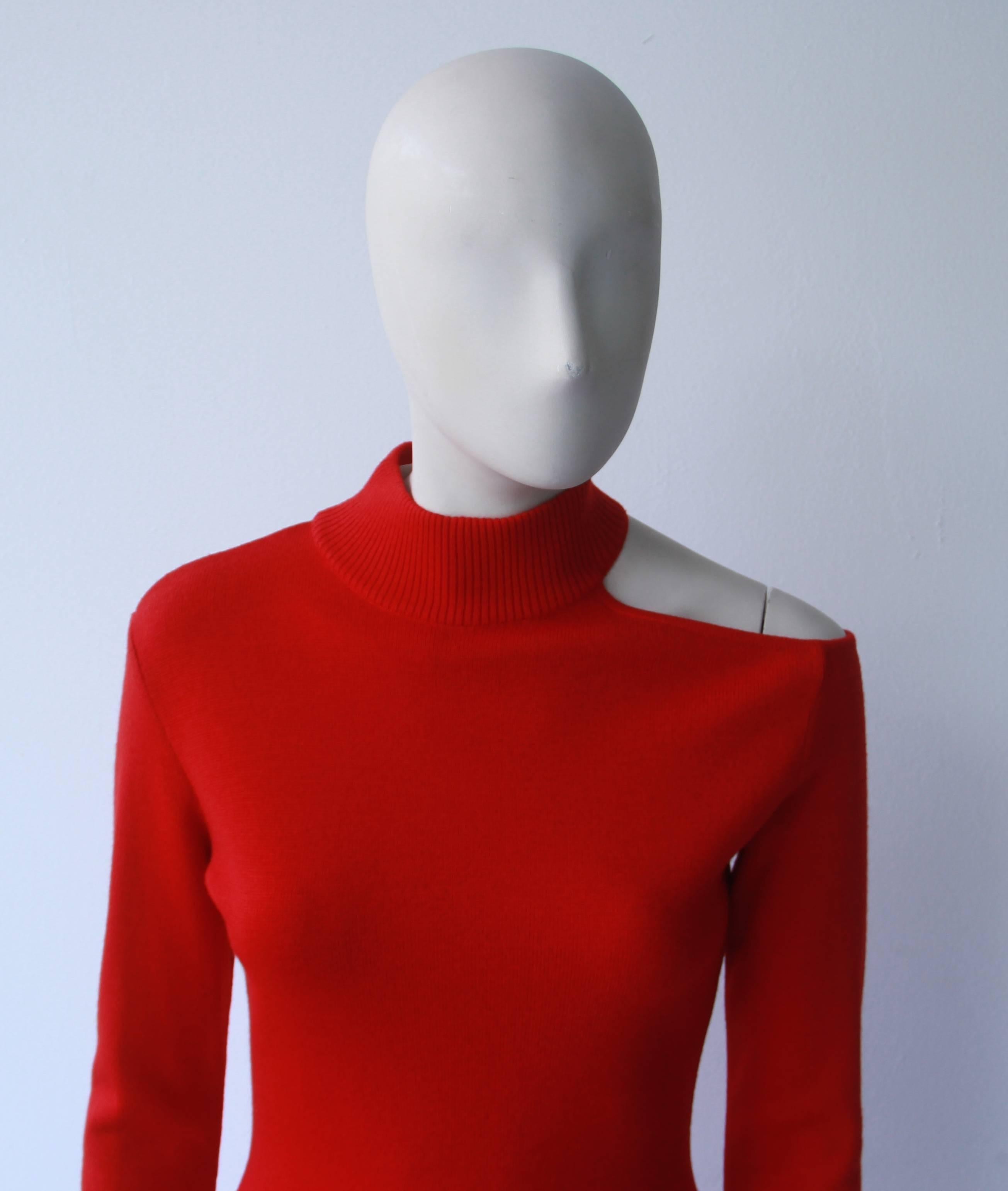 Gianni Versace knit cut-out dress from the Fall 1997 collection.

Marked an Italian size 40.

Manufacturer - Alias S.p.a.

Fabric content - 100% wool