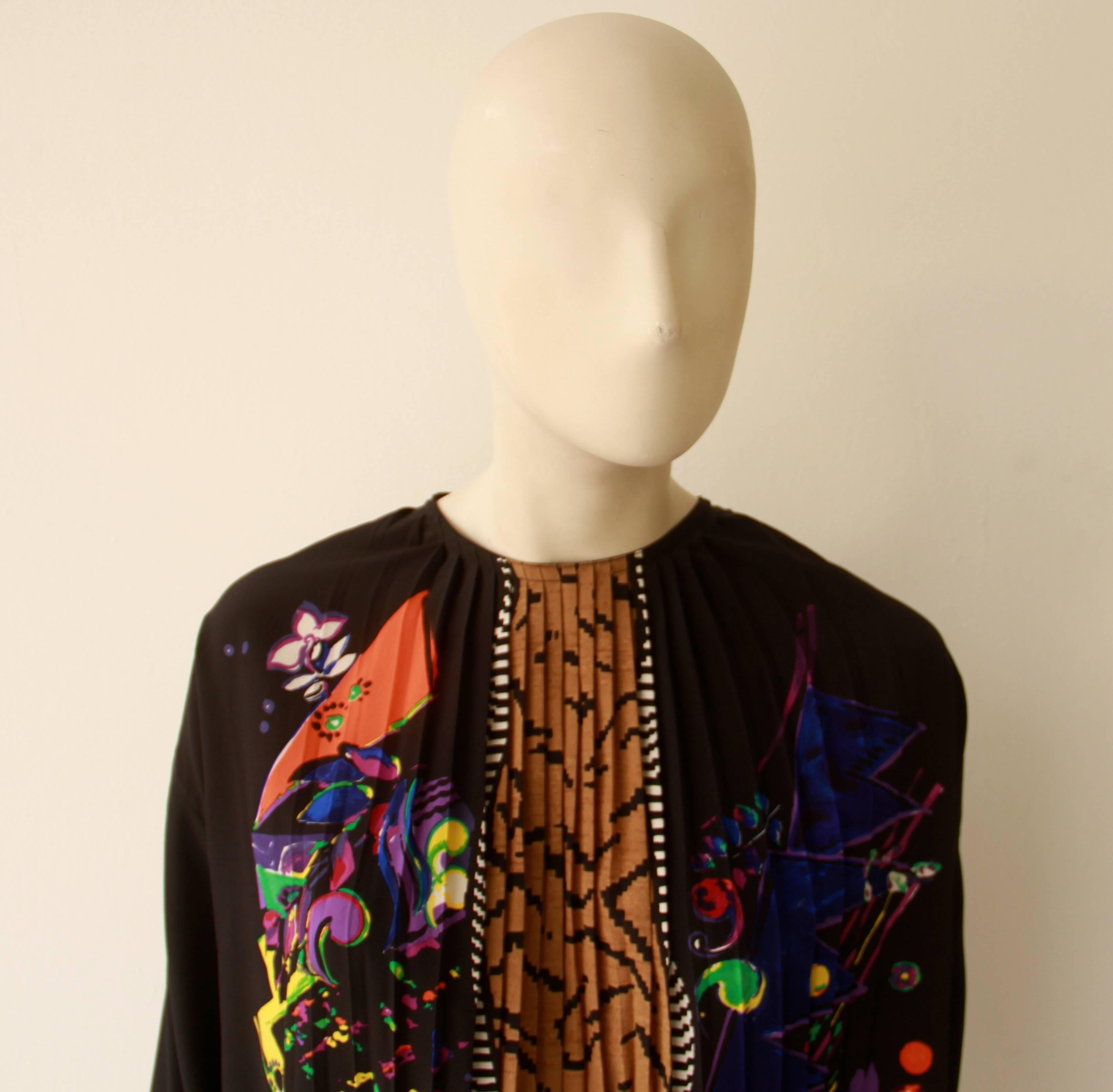 Very rare Gianni Versace silk plisse printed shirt from the Fall 1989 collection.

Marked an Italian size 40.

Manufacturer - Alias S.p.a.

Fabric content - 100% silk